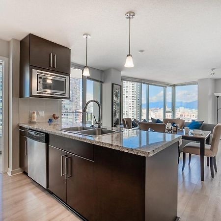 Stunning 2 Bedroom Condo With Downtown Views!!! 溫哥華 外观 照片