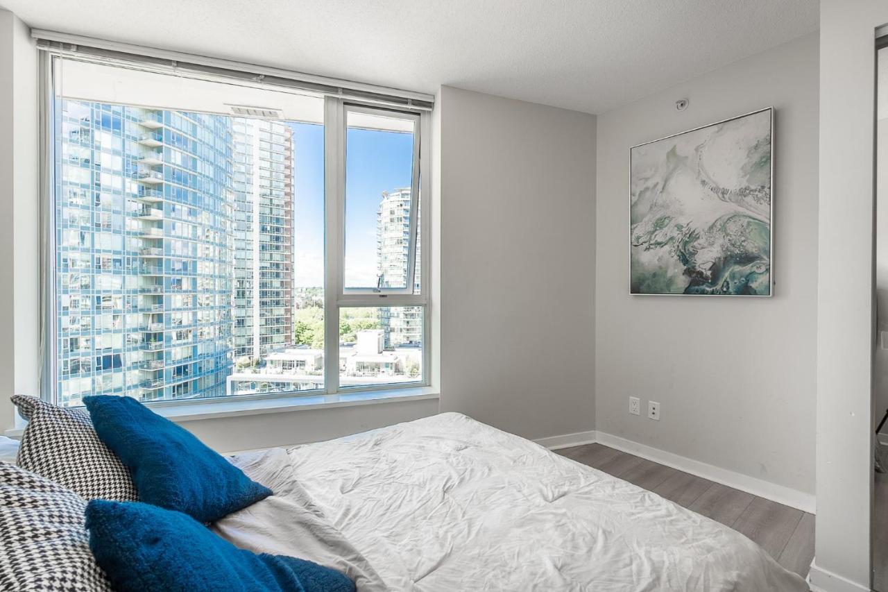 Stunning 2 Bedroom Condo With Downtown Views!!! 溫哥華 外观 照片