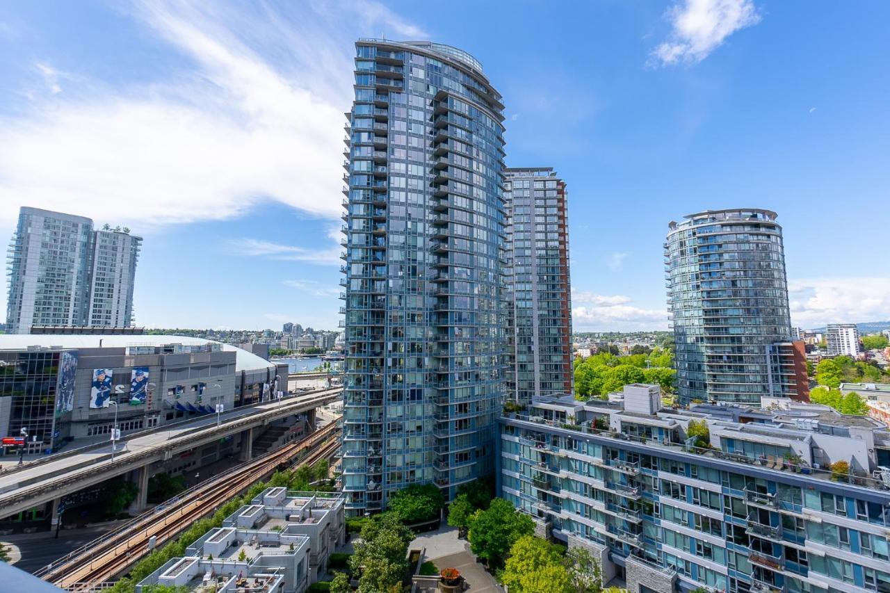 Stunning 2 Bedroom Condo With Downtown Views!!! 溫哥華 外观 照片