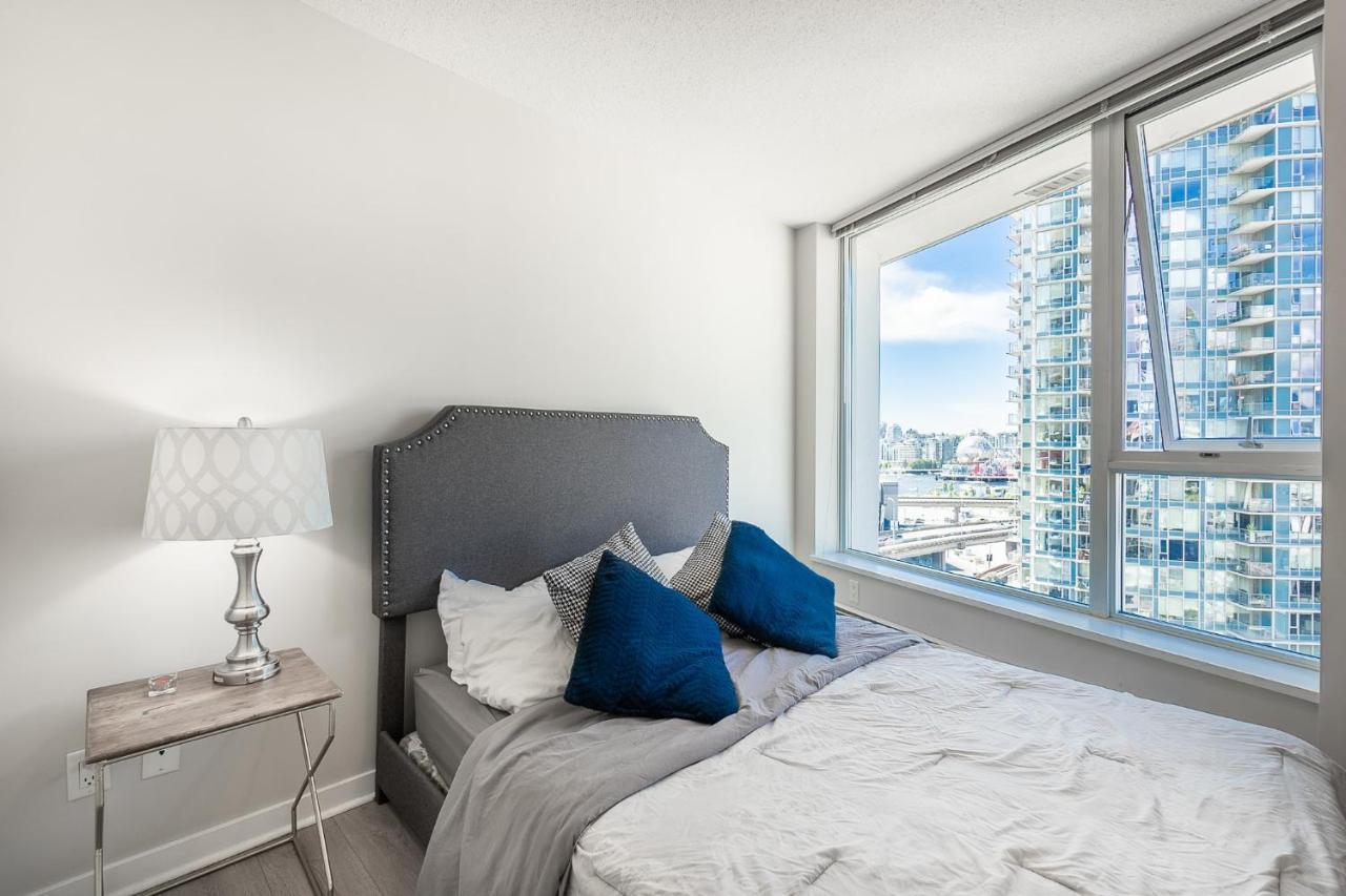 Stunning 2 Bedroom Condo With Downtown Views!!! 溫哥華 外观 照片