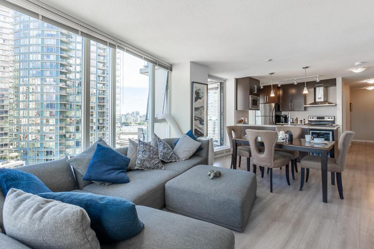 Stunning 2 Bedroom Condo With Downtown Views!!! 溫哥華 外观 照片