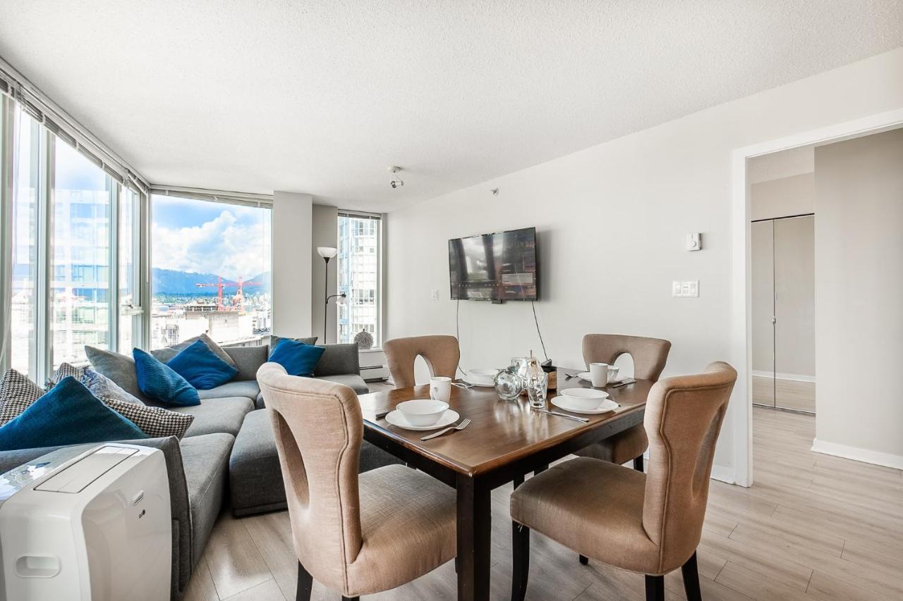 Stunning 2 Bedroom Condo With Downtown Views!!! 溫哥華 外观 照片