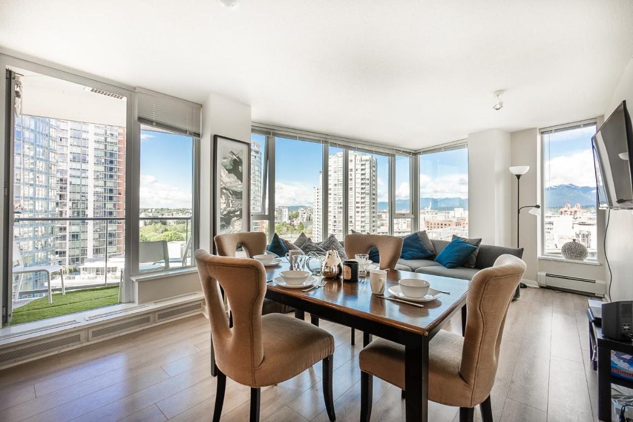 Stunning 2 Bedroom Condo With Downtown Views!!! 溫哥華 外观 照片