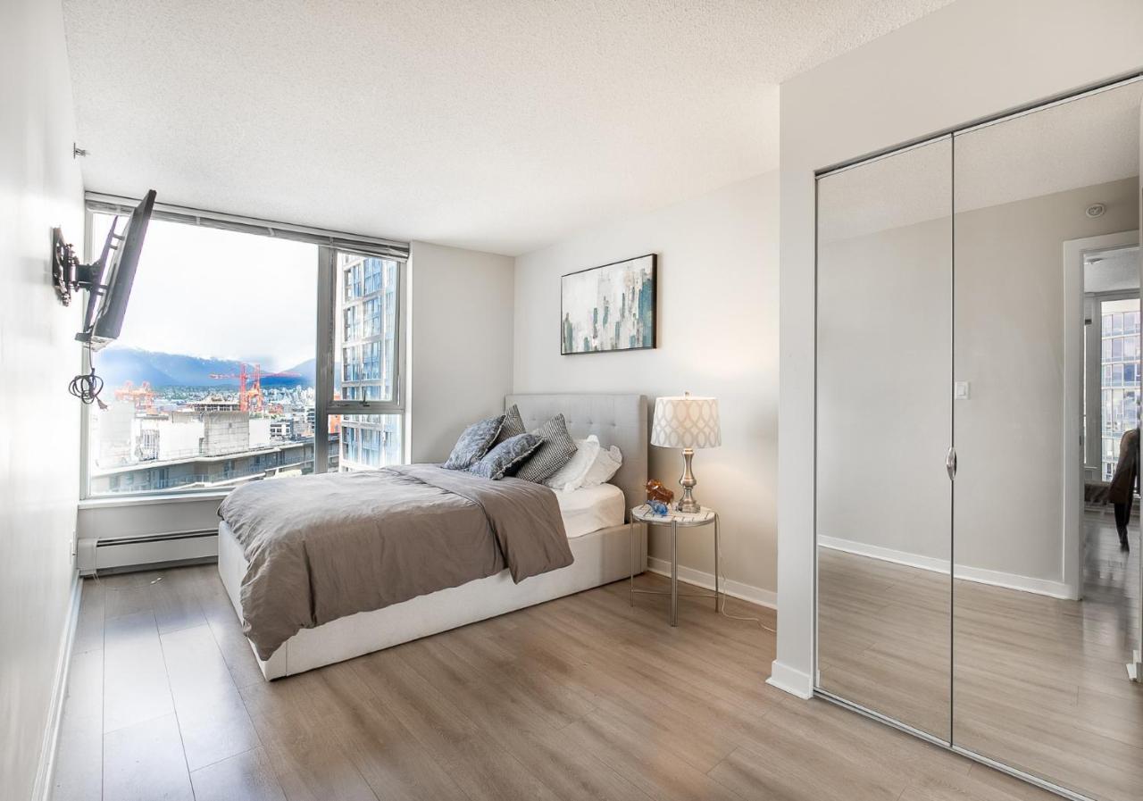 Stunning 2 Bedroom Condo With Downtown Views!!! 溫哥華 外观 照片